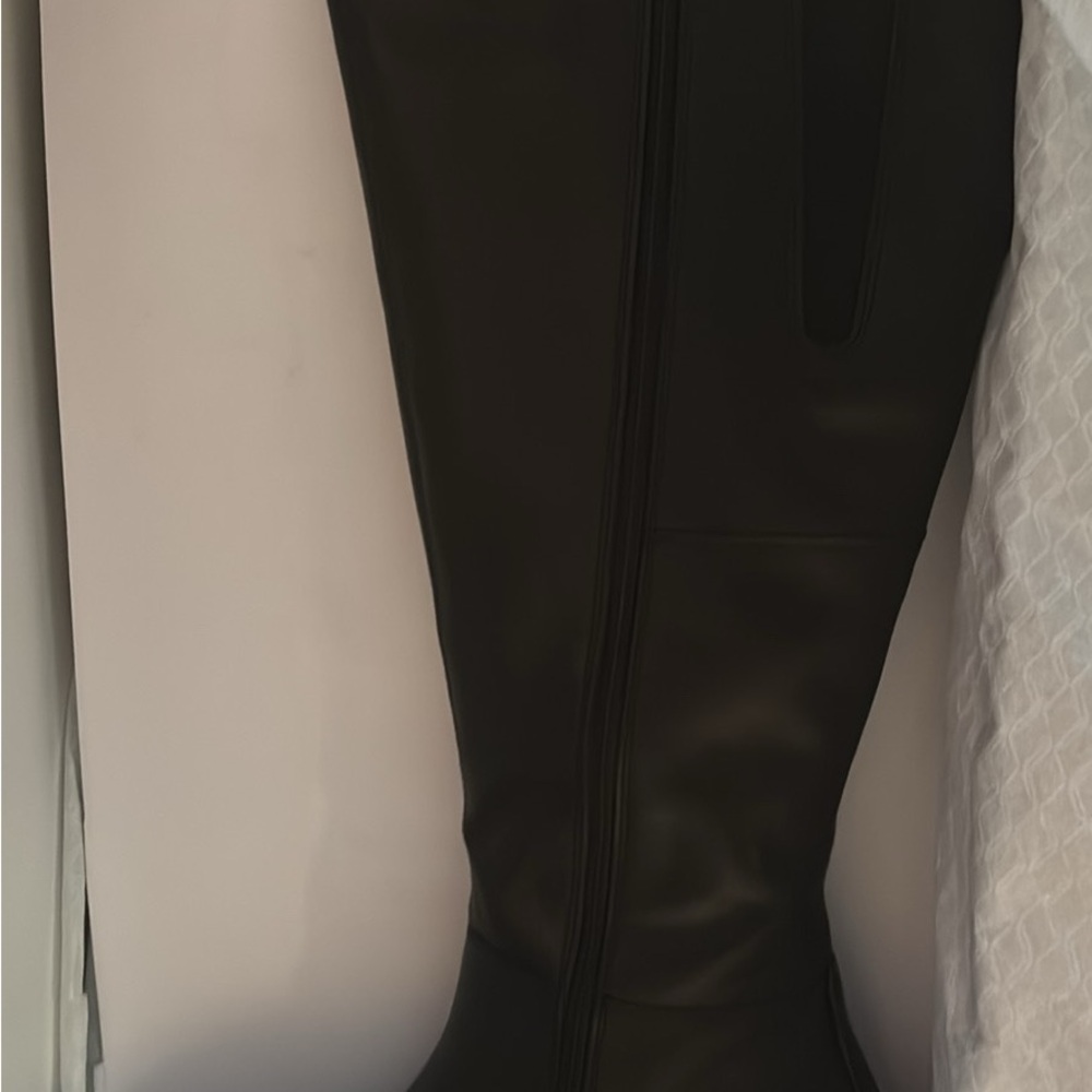 Black Knee-High Women's Boots